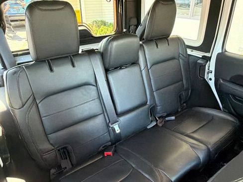 Used 2023 Jeep Wrangler Unlimited Sahara AWD/4WD image 22