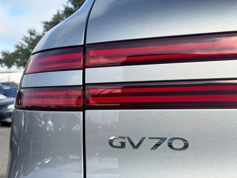 Used 2024 Genesis GV70 2.5T w/ Sport Prestige Package image 10
