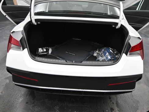New 2026 Hyundai Elantra SEL Sport FWD image 14
