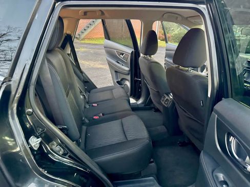 Used 2018 Nissan Rogue SV image 5