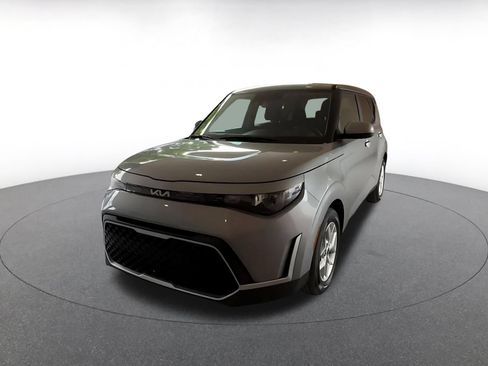 Used 2025 Kia Soul LX w/ LX Technology Package FWD image 6