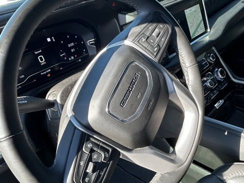 Used 2023 GMC Yukon Denali image 15