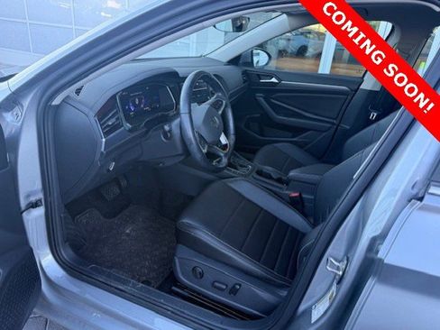 Used 2023 Volkswagen Jetta SE image 4