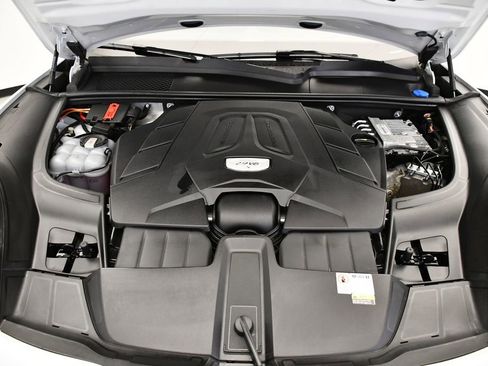 Used 2023 Porsche Cayenne S image 13