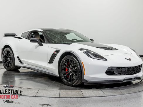 Used 2015 Chevrolet Corvette Z06 w/ 3LZ Preferred Equipment Group RWD image 27