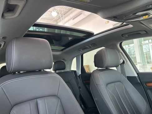 Used 2023 Audi Q5 2.0T Premium w/ Convenience Package image 17