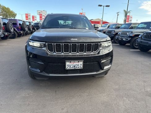 Used 2025 Jeep Grand Cherokee Laredo X RWD image 5