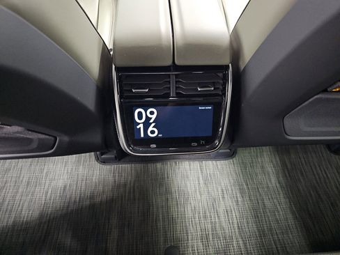 Used 2022 Rivian R1T Adventure image 28