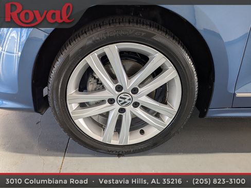 Used 2017 Volkswagen Jetta SEL image 24