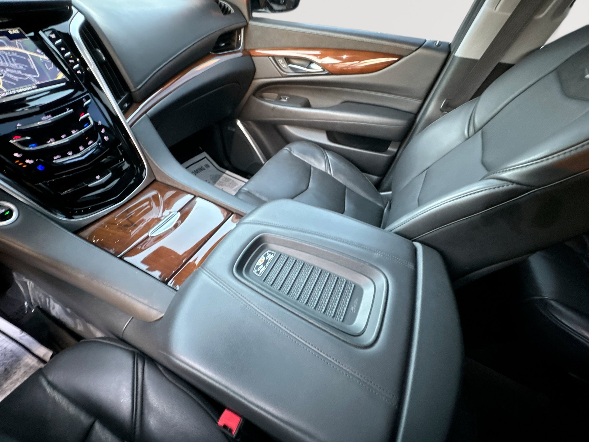 Used 2020 Cadillac Escalade ESV Luxury w/ Escalade Sport Edition AWD/4WD image 24