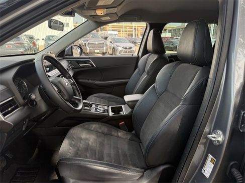 Used 2022 Mitsubishi Outlander SE image 27