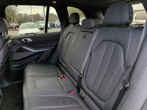 Used 2021 BMW X5 M50i image 34