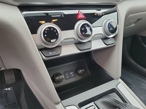 Used 2019 Hyundai Elantra SE image 27