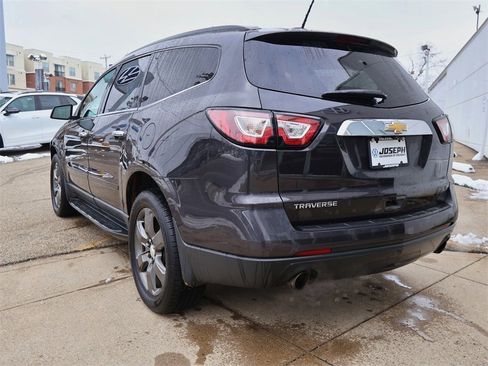 Used 2017 Chevrolet Traverse LT image 3