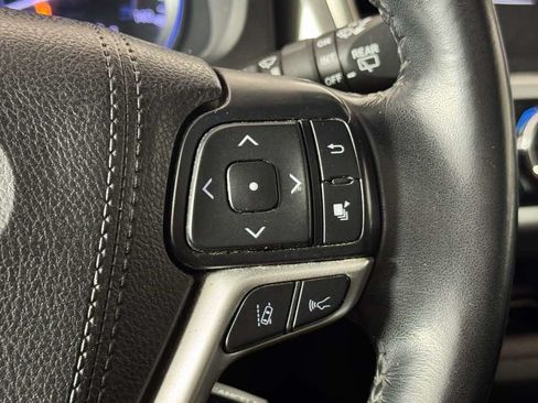 Used 2018 Toyota Highlander XLE AWD/4WD image 19