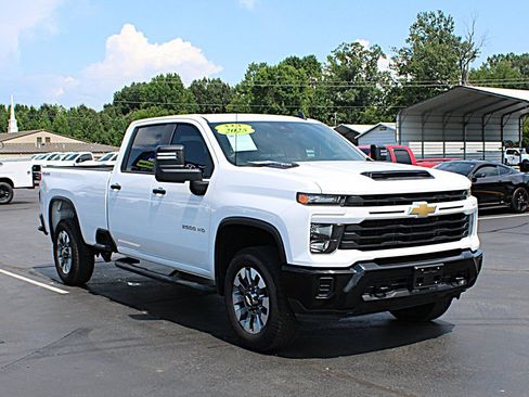 Used 2025 Chevrolet Silverado 2500 Custom w/ Custom Convenience Package AWD/4WD image 2