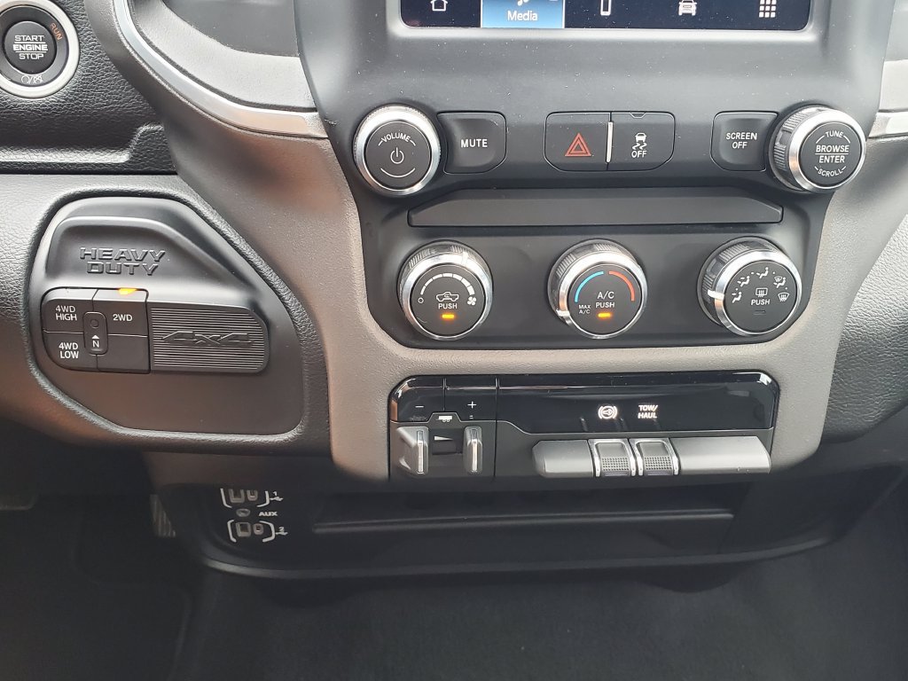 Used 2024 RAM 2500 Big Horn AWD/4WD image 27