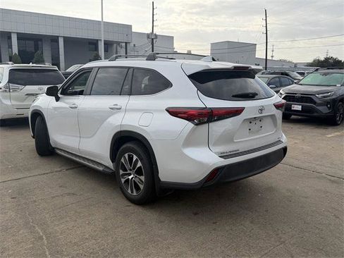Certified 2023 Toyota Highlander XLE image 7