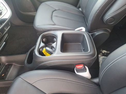 New 2026 Chrysler Pacifica Select image 22