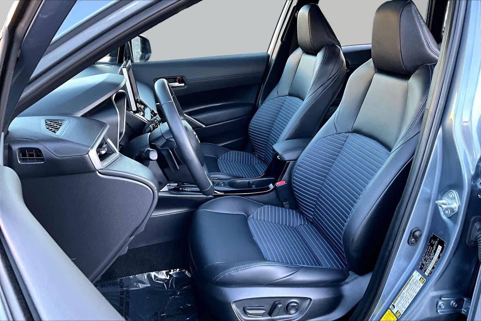 Used 2024 Toyota Corolla Cross AWD Hybrid w/ Convenience Package image 8