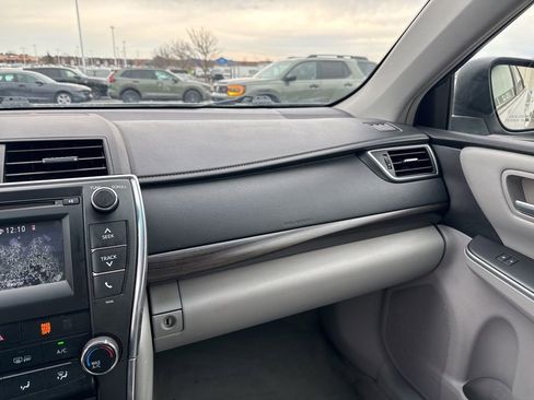 Used 2015 Toyota Camry LE image 19