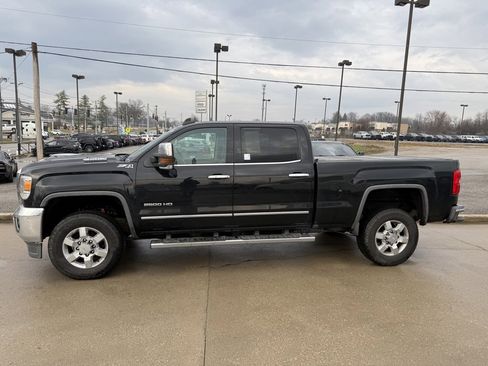 Used 2017 GMC Sierra 2500 SLT w/ Duramax Plus Package image 10