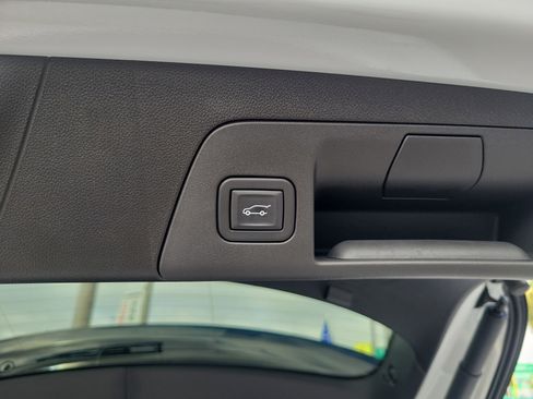 Used 2023 Buick Envision Preferred image 17