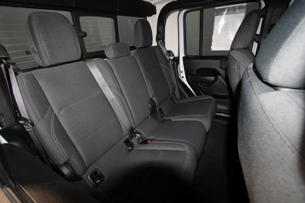 Used 2024 Jeep Gladiator Sport AWD/4WD image 23