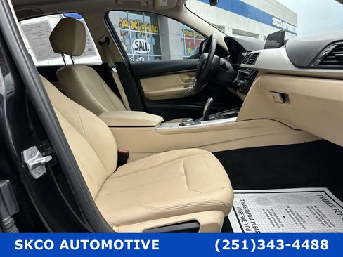 Used 2018 BMW 320i Sedan w/ Premium Package image 13