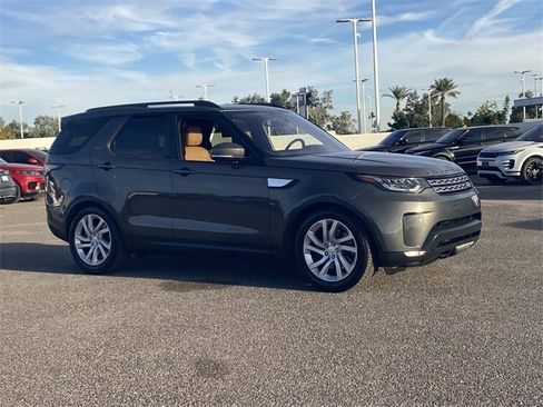 Used 2017 Land Rover Discovery HSE image 3