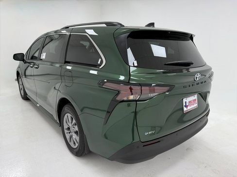 New 2026 Toyota Sienna XLE image 38