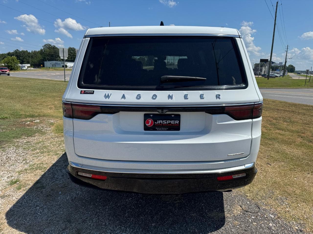 Used 2024 Jeep Wagoneer L Series II RWD image 4