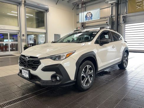 Used 2024 Subaru Crosstrek 2.0i Premium image 3