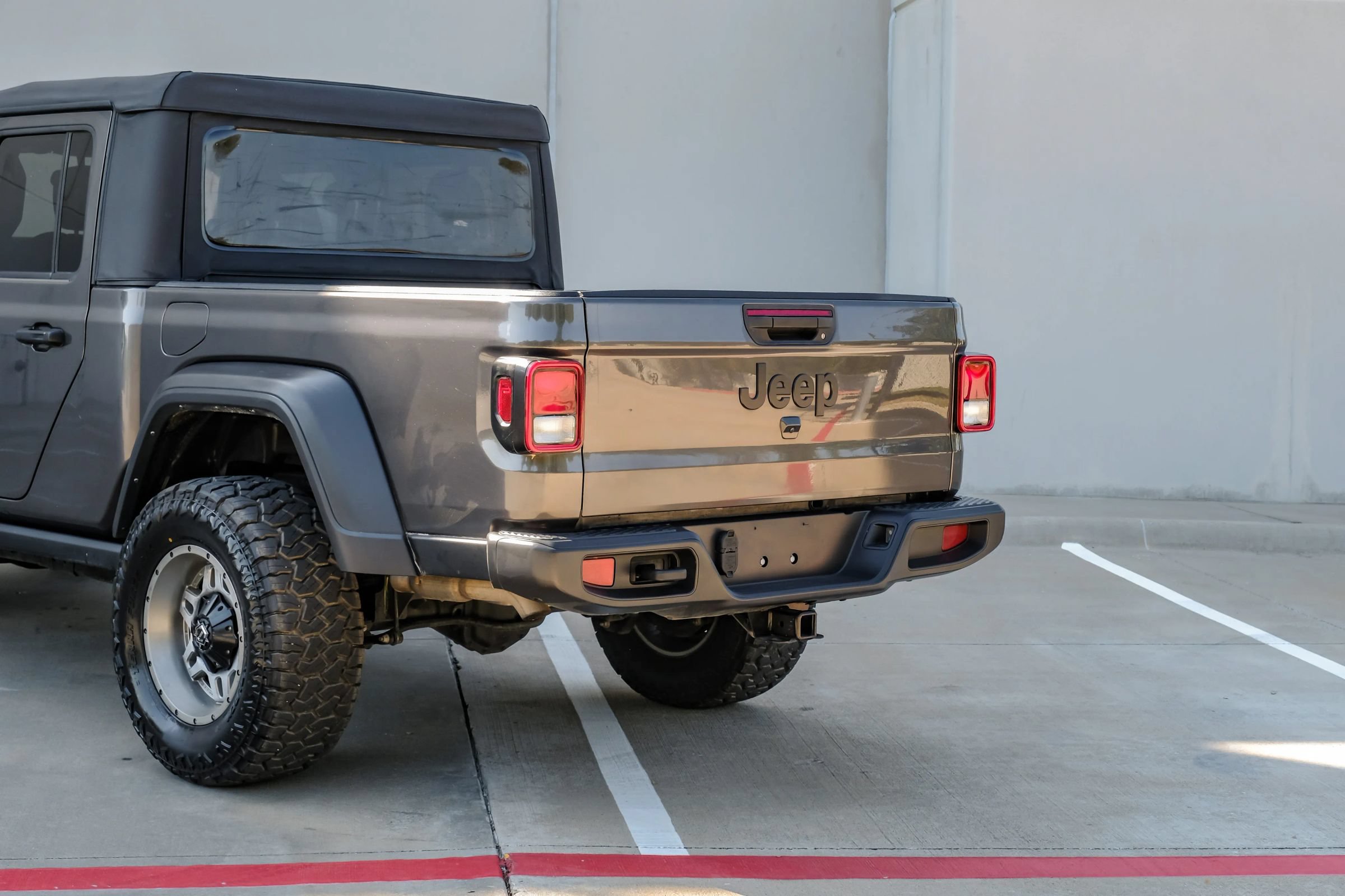 Used 2023 Jeep Gladiator Sport AWD/4WD image 15