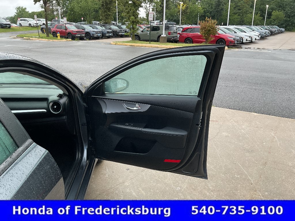Used 2023 Kia Forte LXS w/ LXS Technology Package FWD image 19