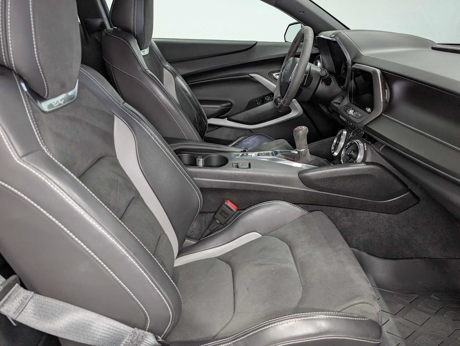 Used 2018 Chevrolet Camaro SS RWD image 36