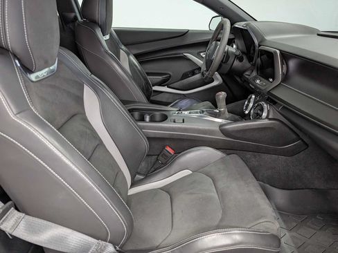 Used 2018 Chevrolet Camaro SS RWD image 36