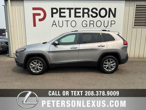 Used 2018 Jeep Cherokee Latitude Plus FWD image 7