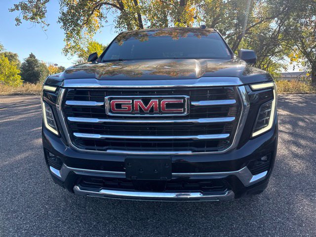 Used 2025 GMC Yukon Elevation w/ LPO, Elevation Black Package AWD/4WD image 9