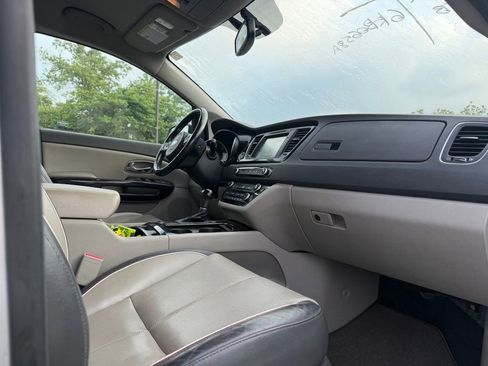 Used 2015 Kia Sedona SX FWD image 30