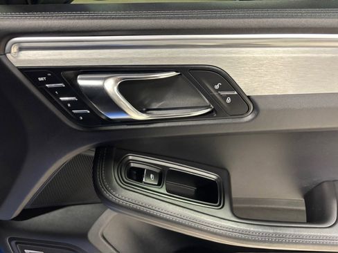Used 2017 Porsche Macan Turbo image 18