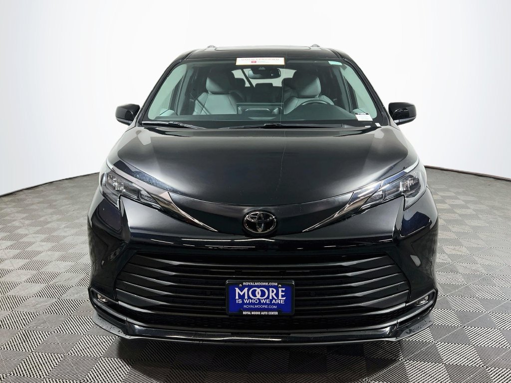 Certified 2026 Toyota Sienna XLE FWD image 2
