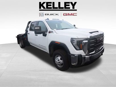 New 2025 GMC Sierra 3500 Pro w/ Convenience Package