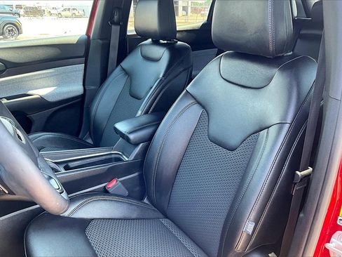 Used 2025 Jeep Compass Latitude image 18