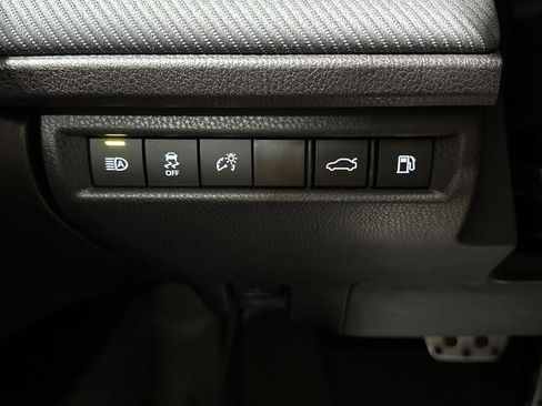 Used 2025 Toyota Camry SE w/ Convenience Package image 18