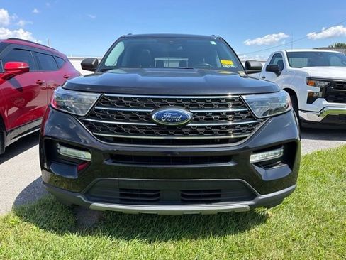 Used 2022 Ford Explorer XLT w/ Equipment Group 202A AWD/4WD image 2