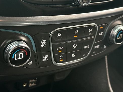 Used 2023 Chevrolet Traverse LT w/ LT Premium Package image 26