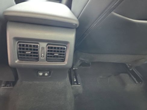 Used 2025 Toyota Camry SE image 6