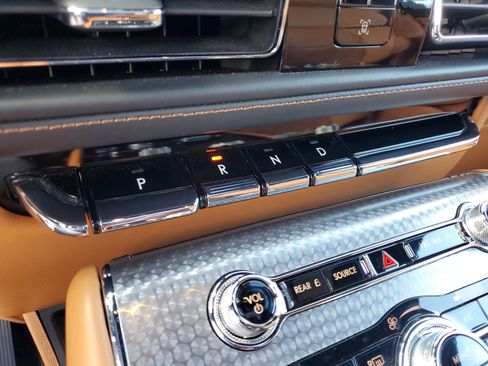 Certified 2023 Lincoln Aviator Black Label image 23