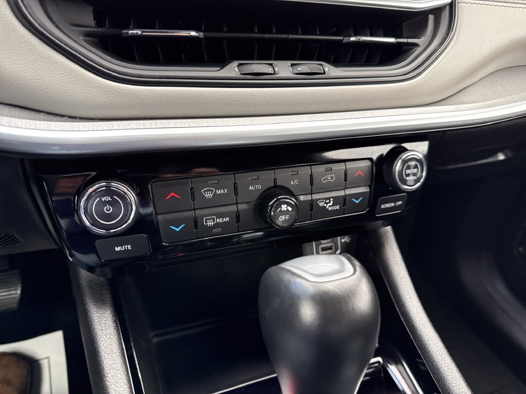 Used 2025 Jeep Compass Limited AWD/4WD image 17